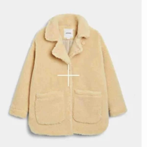  - Jacka i teddy/ faux sherling Monki - aldrig använd! Nypris 700kr 