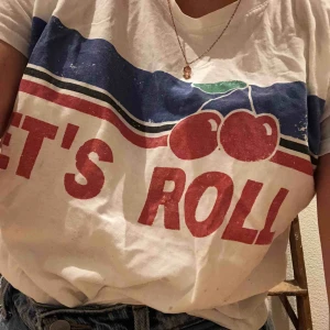  - snygg och enkel vintage t-shirt från Berska! Köparen står för frakten✨💖