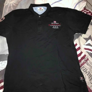  - Är en fin pikétröja som är sällan använd så är i ett bra skick 