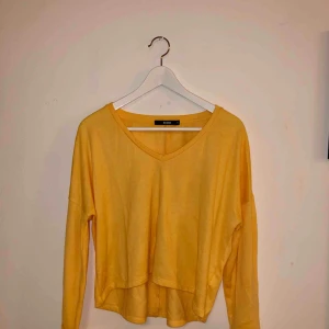  - Tröja Bikbok  Använd en gång  