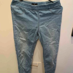  - Jeansleggings, praktiska och sköna!