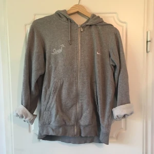  - Nike tjocktröja