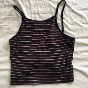  - Randigt linne från brandy Melville! One Size men passar en s/m! Superskönt material! Billig frakt tillkommer! ✨✨✨✨✨✨✨✨✨✨