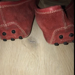  - Tods shoes in red suede 