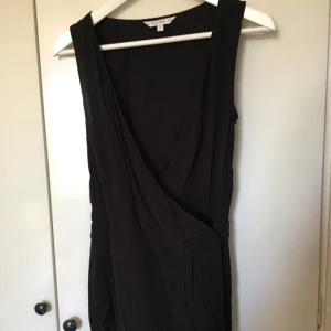  - Jättefin omlott-klänning från other Stories. Knappt använd. 