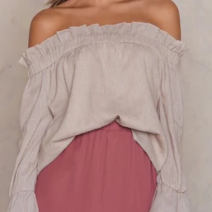  - Off shoulder top  Bomull & Linné kvalité Ord. Pris 699 kr   Använd 1 gång  