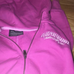  - Peak performance tjocktröja