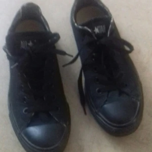  - svarta converse 