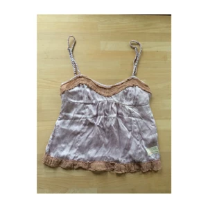  - Linne från Odd Molly i siden. Knappt använt, superskönt!