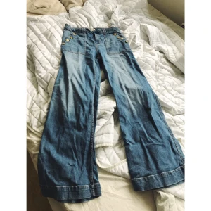  - Supersnygga flared jeans! 🎉