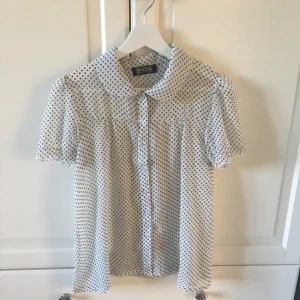  - Fin transparent blus. 