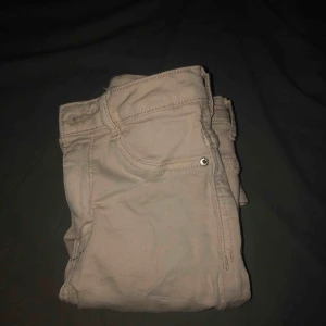  - I ett väldigt fint skick. Ifr Gina tricot, Strl xs! (Postar detta)