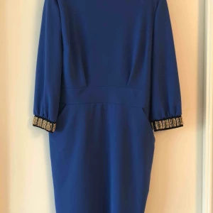  - Damklänning i mycket bra skick. Använd 1 gång