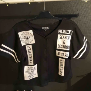  - T-shirt från Madlady. Märke: HLZBLZ Storlek L 