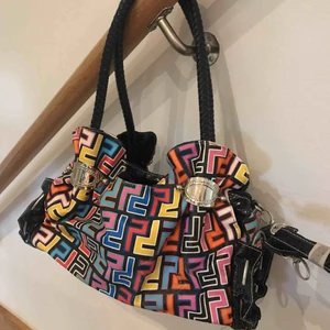  - Ny rolig handväska  Köparen står för frakt 