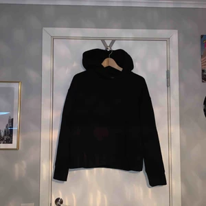  - hoodie från zara. strl M men passar även S, så liten i strl 