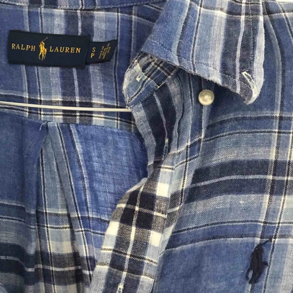 En jätte skön och fin linne skjorta från Ralph Lauren. . Skjortor.