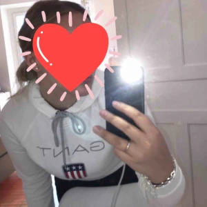  - Vit gant hoodie, så gott som ny