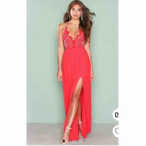  - Använde den en gång och det var på balen 2019! Köpte den i storlek S och passade perfekt för mig som både har XS och S. 