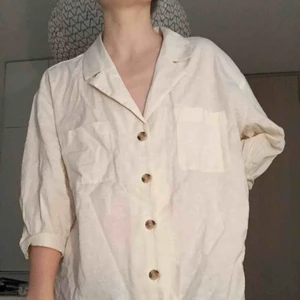  - Jättefin tunn ”kavaj” med 100% bomull. Den är knappt använd och känns typ som ny! 