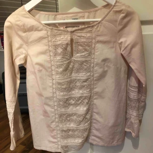  - Odd Molly blus i storlek 0 (xs). Obetydligt använd