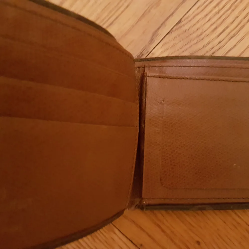 Louis Vuitton plånbok. 12 cm x 10 cm.. Accessoarer.