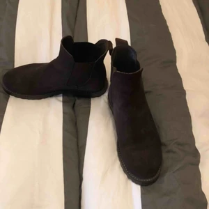  - Sköna kängor som funkar bra till utelivet. Endast använda ett fåtal gånger. 