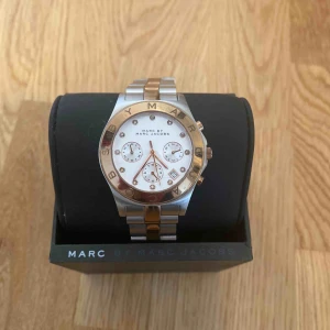 - Marc Jacobs klocka i silver/rosé 