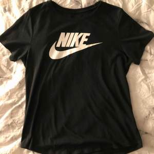 Äkta Nike t-Shirt, passar även Small
