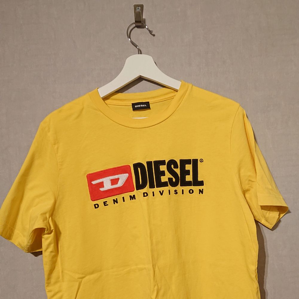 Säljer denna feta Diesel T-shirt då den är för liten för mig. Använd relativt mycket men i väldigt bra skick! Köpt för 500 Kr på volt magasin för ungefär 1 år sedan. . T-shirts.