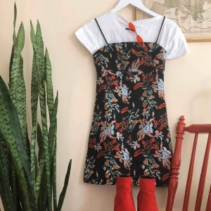  - Använt en gång, ska säljas eftersom den inte passar länge.Har ett litet hål men det märks knappt, om ni är intresserade kan jag skicka bild :) 