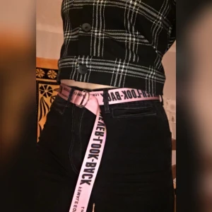  - Rosa bälte, 89 kr totalt( 50+ frakt 39) 😊endast swish