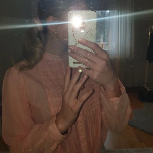  - Jättesöt blus från mango med prislapp kvar, alltså aldrig använd. Skriv för fler bilder 💓