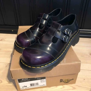 Dr martens  - Jag säljer mina helt nya oanvända Dr. Martens i modellen Allisa storlek 43.