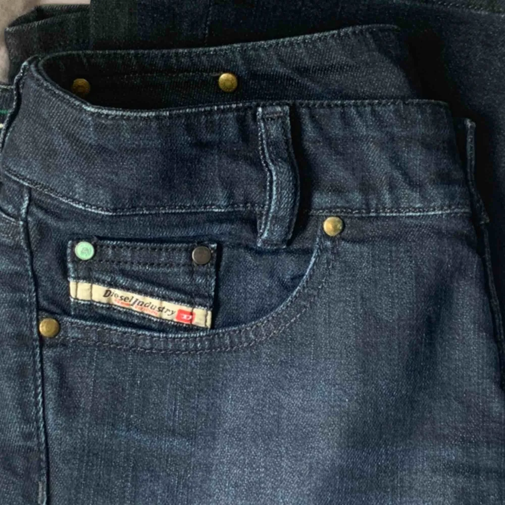 Så snygga low rise jeans från diesel! Lite bootcut och låga i midjan. Perfekt skick! . Jeans & Byxor.