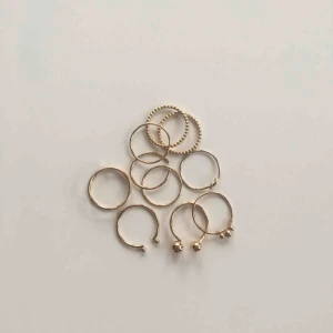  - Väldigt fina guldringar, säljs för att det inte används så ofta. Frakten kostar ca 20kr och ingår inte i priset. 