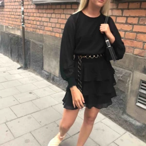  - Söt volangklänning från Gina, frakten ingår! Jag är 168 lång 💖