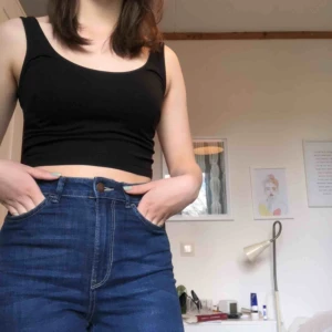  - Säljer detta enkla svarta linne från bikbok! Köparen står för frakten🥰