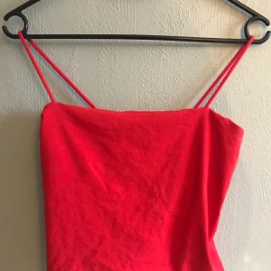 Linne från Gina tricot  - Fint skick från Gina tricot! Storlek m men passar S!🌙🌙