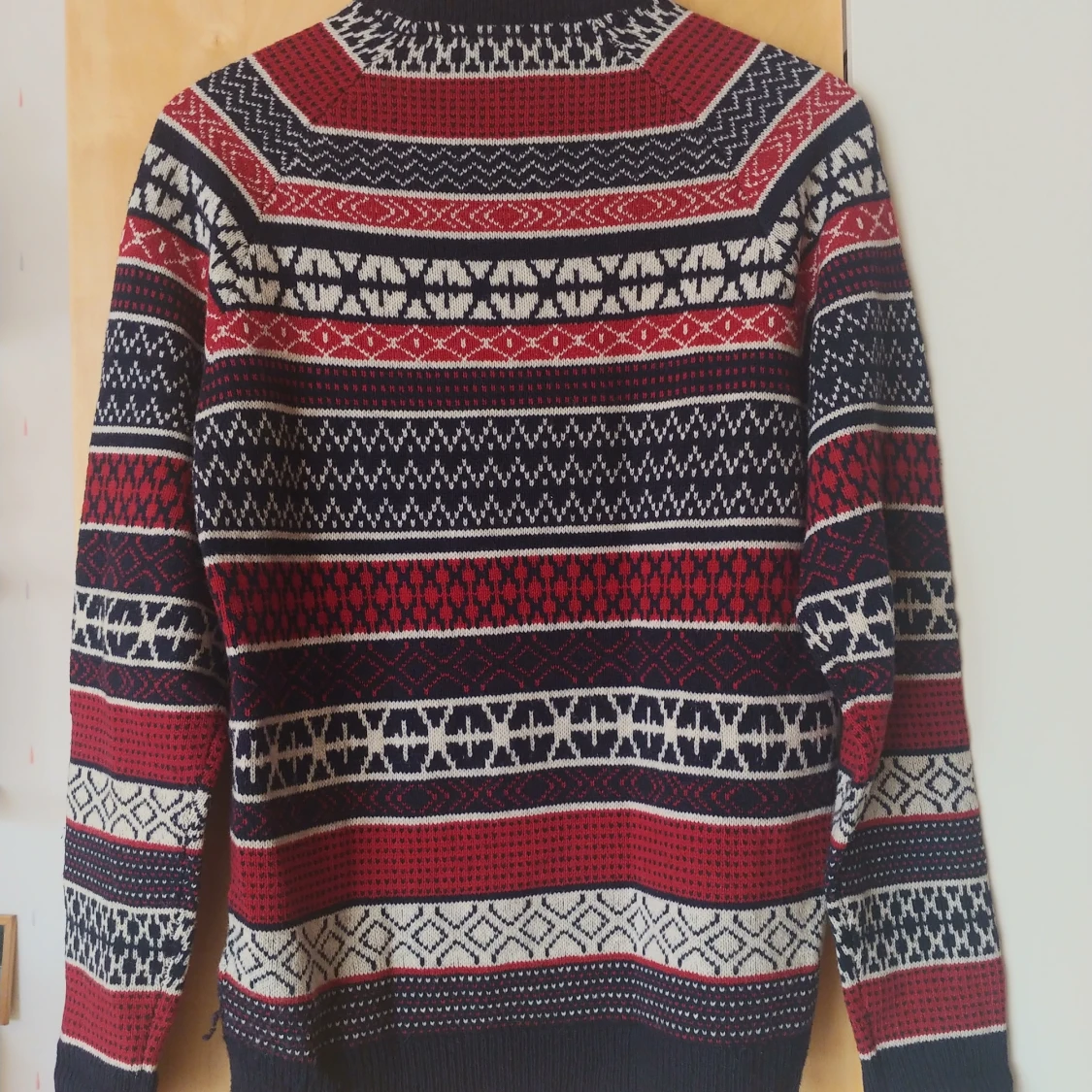 Stickad tröja strl S - 91