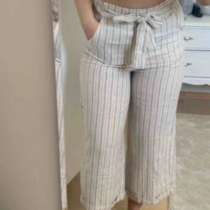  - FRI FRAKT Linnebyxor i rak modell. Går till anklarna på mig som är 168 lång   