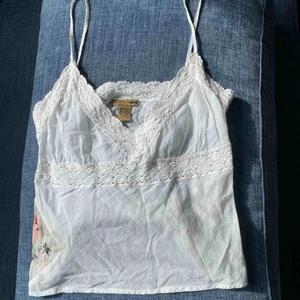  - EN SÖT TOPP FRÅN HM!☺️ Passar både XS och S. Aldrig använd, i väldigt gott skick! 💕 Går att mötas upp i Stockholm eller frakta (köparen betalar för frakt) Betalning via swish ✅