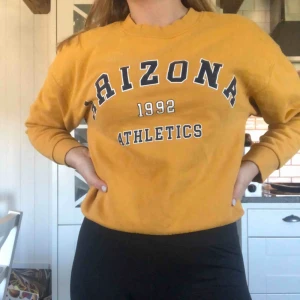  - Tröja från Ginatricot. Frakt ingår i priset!!