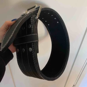  - Gymbälte från Body Science i storlek s. Superlätt att använda tack vare den smidiga knäppningen. I nyskick! Köparen står för frakten 🙌🏽