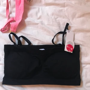 Bh - En helt oanvänd ny bandå bh ifrån Cubus i storlek xs-s, väldigt bra skick 