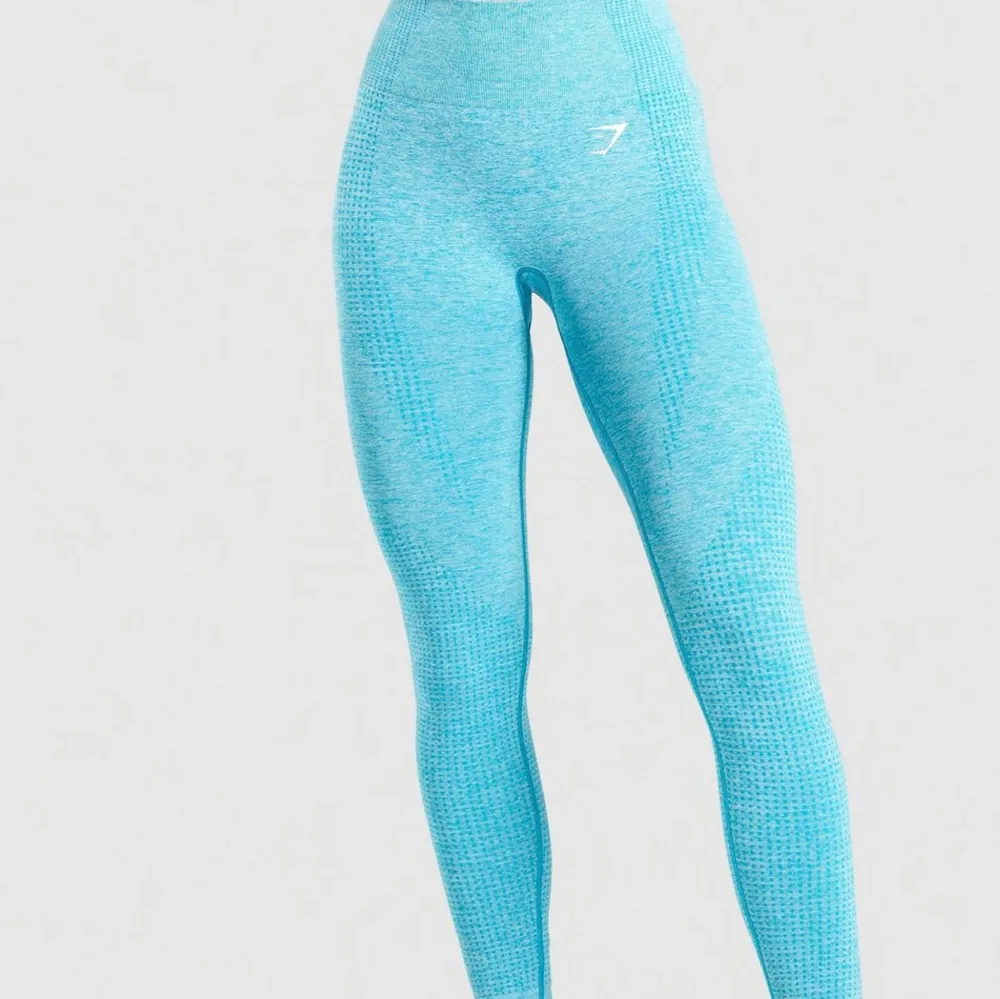 Väldigt nya vital seamless leggings från Gymshark. Toppkvalle, strl M! Frakt tillkommer 💙. Jeans & Byxor.