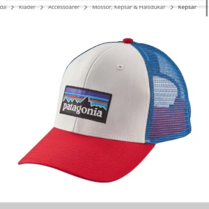 Patagonia keps - Säljer min patagonia keps då den inte kommer till användning. Den är i väldigt bra skick (använd några få gånger). Köpt för 349 kr och jag säljer för 240 kr då den är i så pass bra skick. Pris går även att diskutera vid snabb affär 💗💗