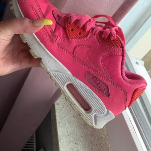 Air Max 90 - Dessa är också köpta på Zalando. Fin färg, går att tvätta. Använd några gånger. 