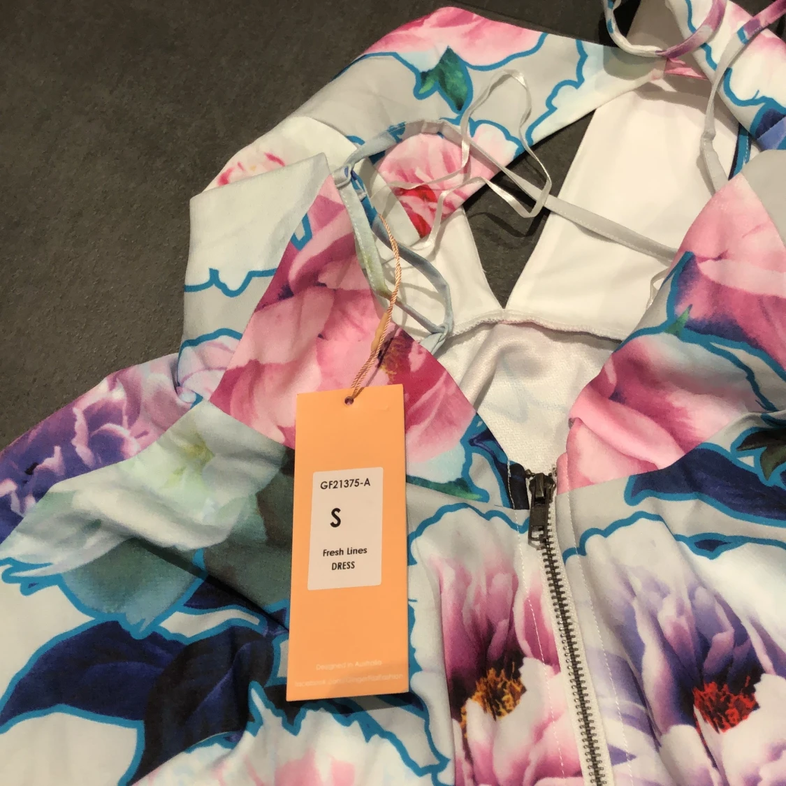 Klänning med öppen rygh - 91