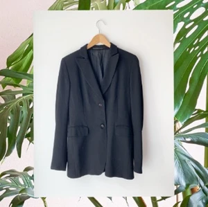 Svart kavaj - Säljs på @haawsecondhand 💙 kolla in våra kläder på instagram! 